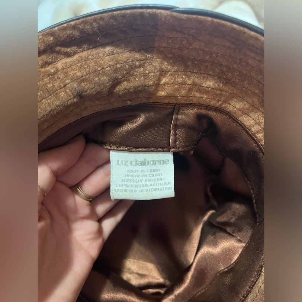 Genuine leather brown bucket hat by Liz Clairbone vintage in perfect condition - Picture 5 of 5